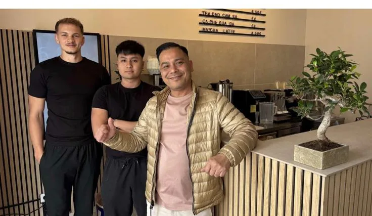 Manh Chung Tran mit seinen Kooperationspartnern Kiet Tran und Alexander Feller